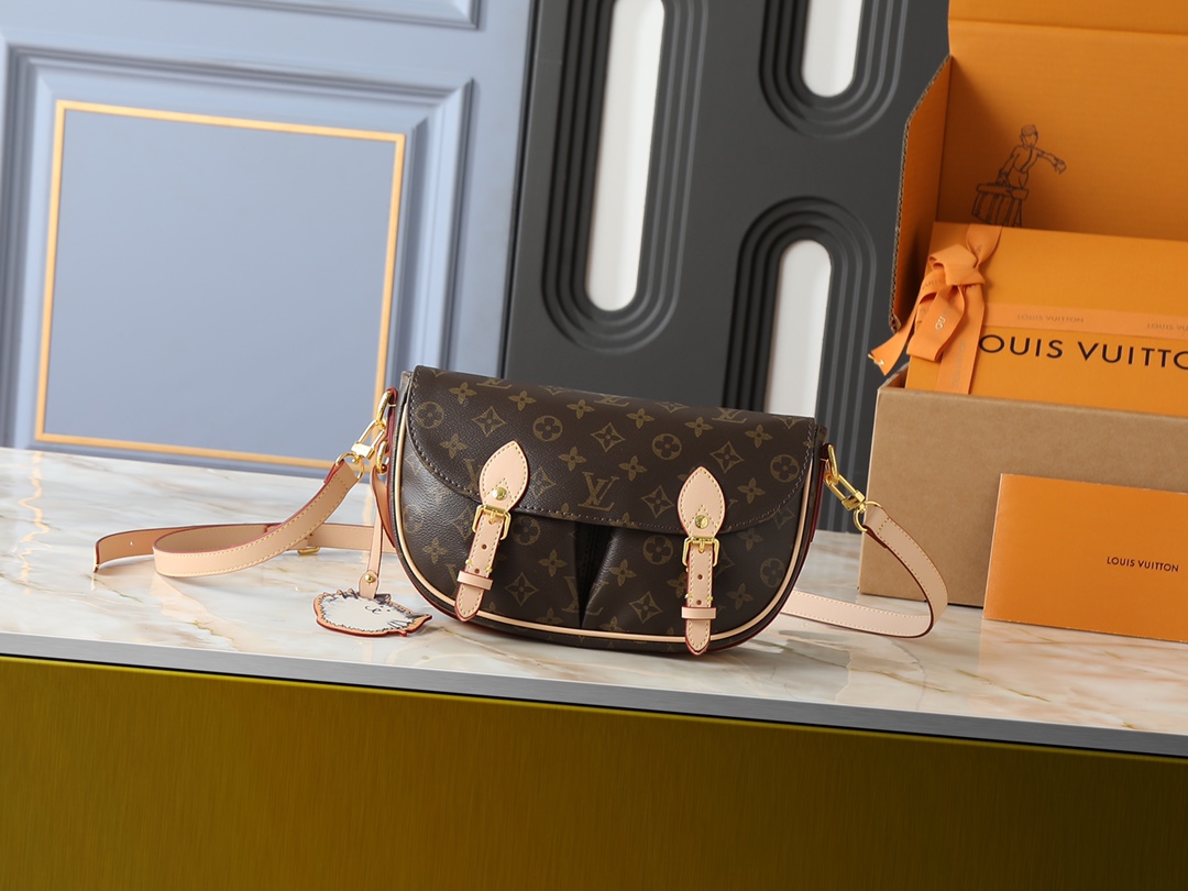 Louis Vuitton LV Classic Handbag Premium Canvas Model M15262 Monogram Pattern Elegant Look High-End Fashion